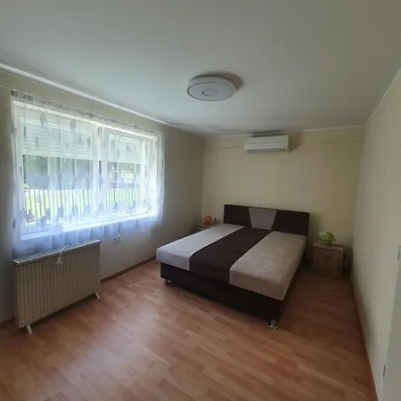 Napfeny Vendeghaz 別荘