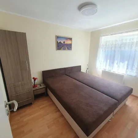 Napfeny Vendeghaz 別荘 *